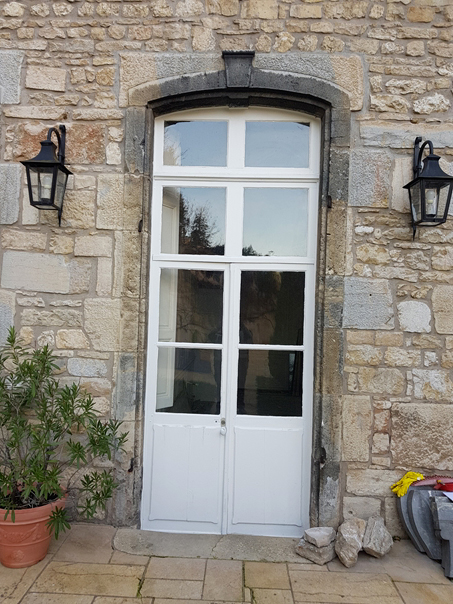 creation de porte d'entrée sur mesure dans le Doubs