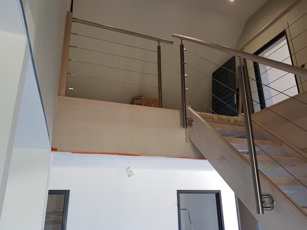 escalier bois sur mesure, escalier moderne, rampe bois et fer   