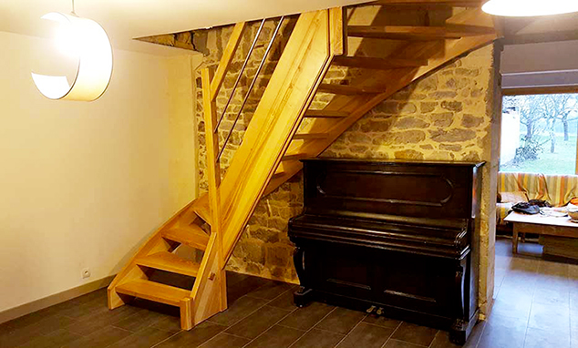escalier contemporain, bois blanc, sur mesure  dans le Doubs 