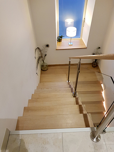 rampe escalier contemporain, bois, verre, fer , sur mesure  dans le doubs 