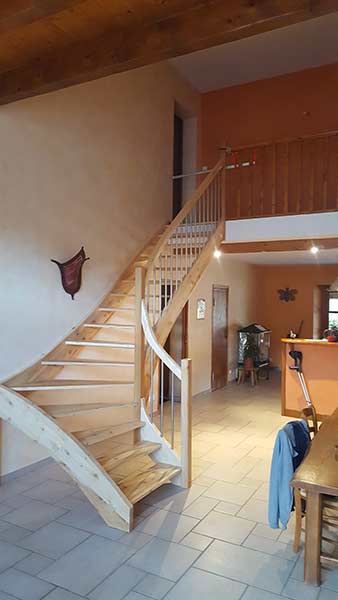 escalier bois sur mesure  dans le Jura 