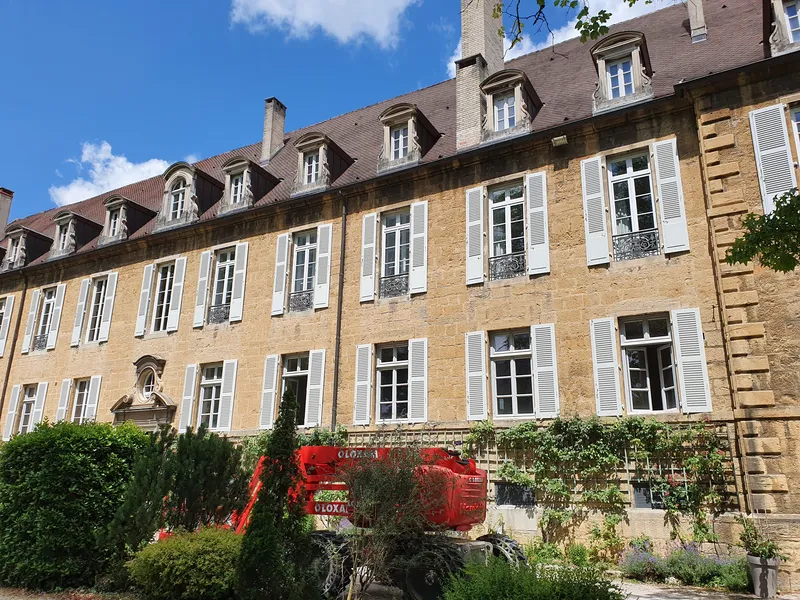 restauration, vernissage, bois , sur mesure  dans le doubs 
