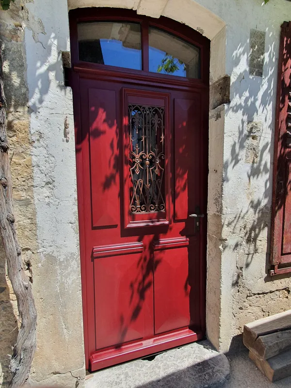creation porte d'entrée et fenêtre sur mesure - menuisier Jura et Doubs