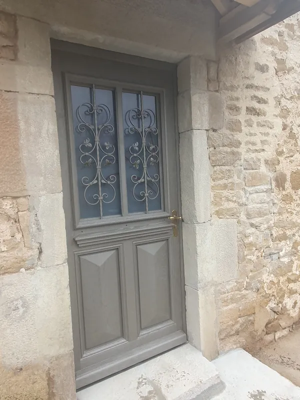 creation de porte d'entrée sur mesure arc et senans